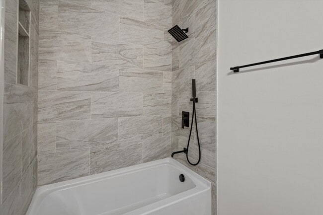 Building Photo - 1318 House St