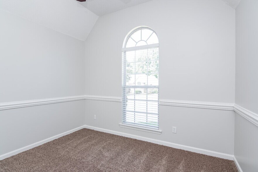 Building Photo - 5186 Zachery Run Cove