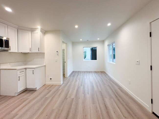 Building Photo - Claremont Pacifica Apts