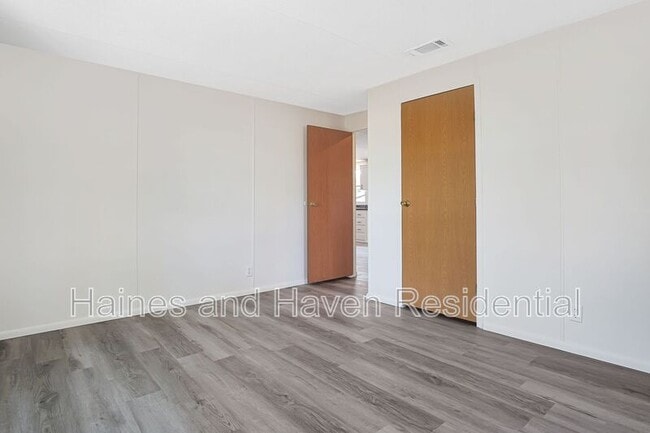 Building Photo - 322 Clearwater Lake Dr