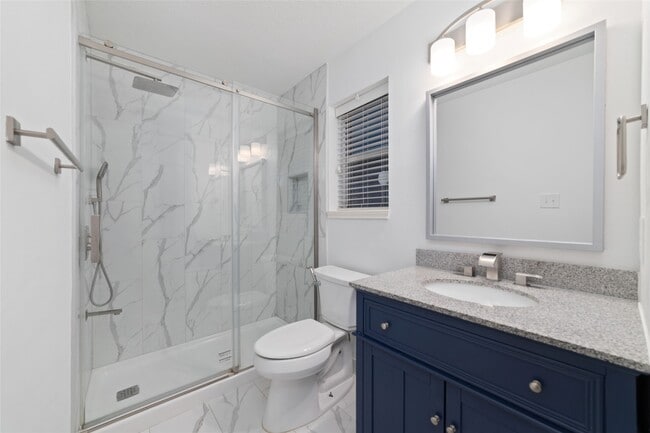 Building Photo - 3323 Shadowfern Dr