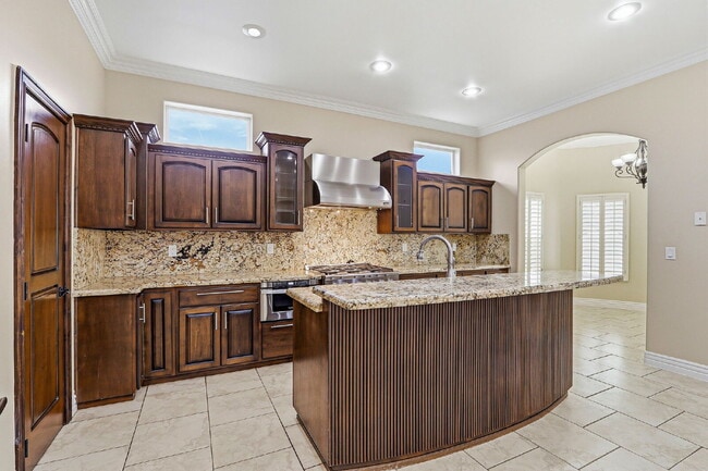 Building Photo - 4 bed 3.5 corner 2 story home