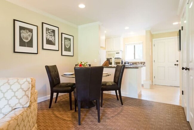 Building Photo - 662 Cottage Dr