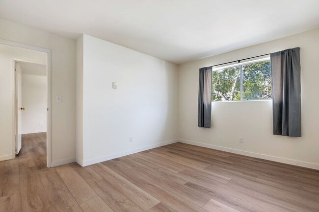 Building Photo - The perfect upstairs location down town Santa Barbara!