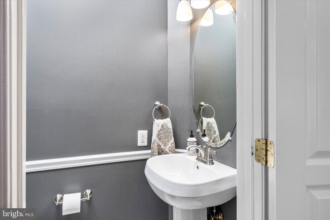 Building Photo - 5 Trewbridge Ct