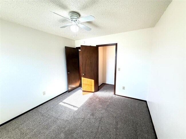 Building Photo - 316 Falcon Ct