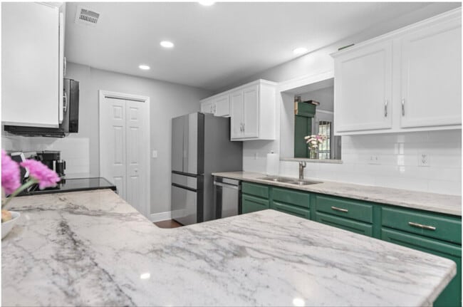 Building Photo - 111 Robinwood Dr NW
