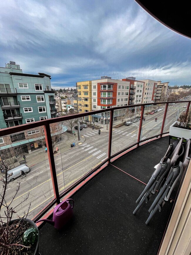 Building Photo - Live in the Heart of Ballard!