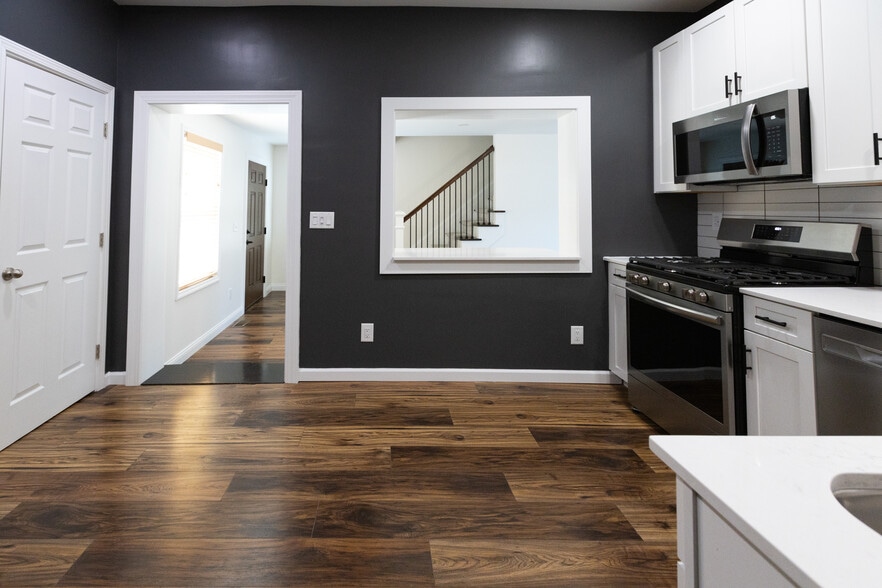 kitchen - 953 Dennison Ave