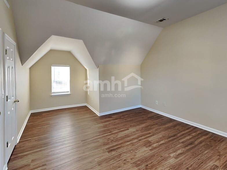 Building Photo - 112 Dunnell Rd