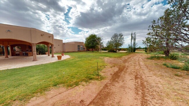 Building Photo - Furnished 5-Bedroom Home with Indoor Pool & Amenities