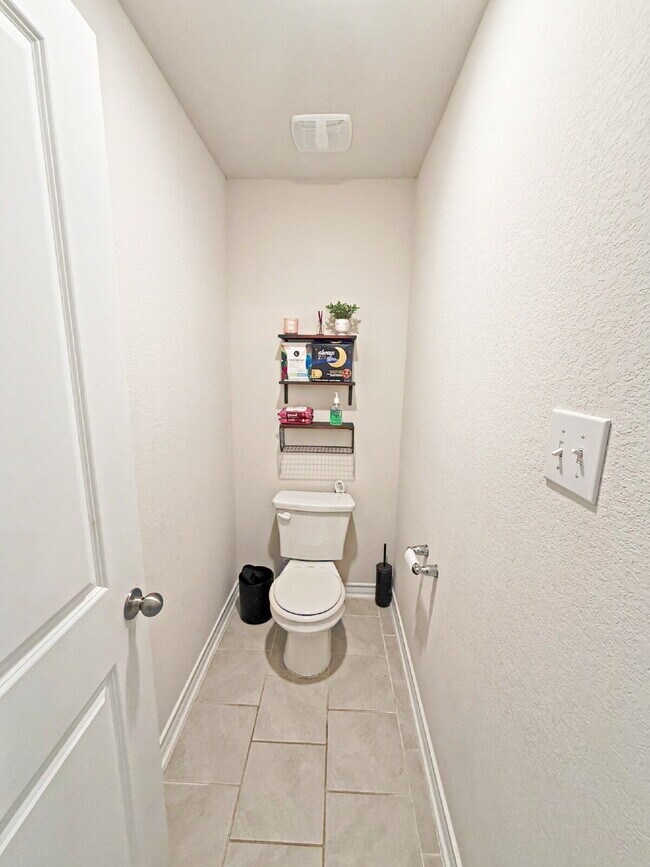 Building Photo - 13138 Whispering Bend, San Antonio, TX 78252