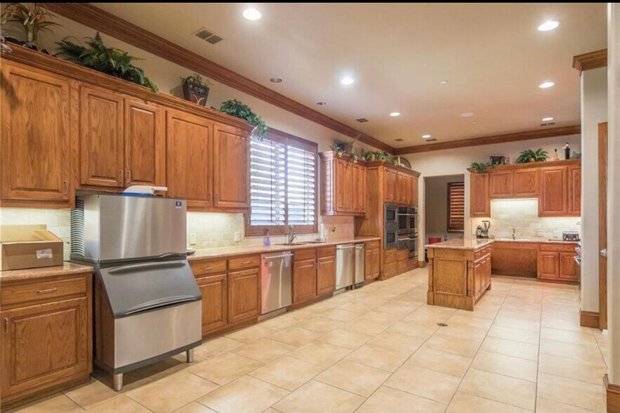 Building Photo - 443 Hayes St