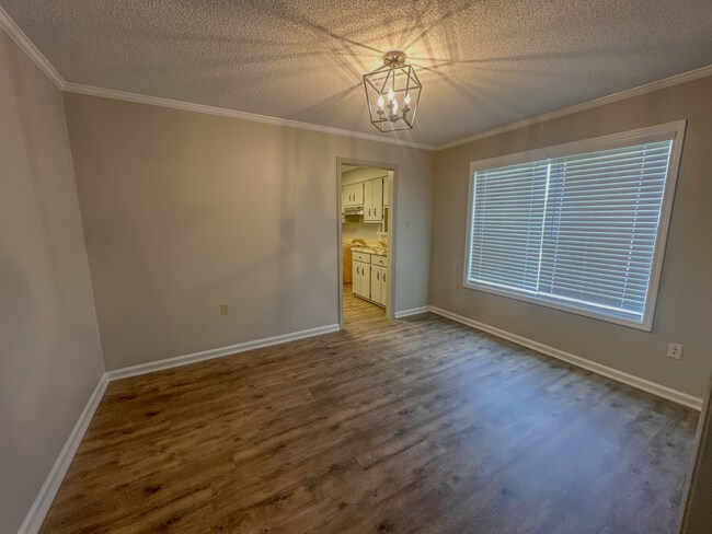 Building Photo - 2224 S Sherwood Dr