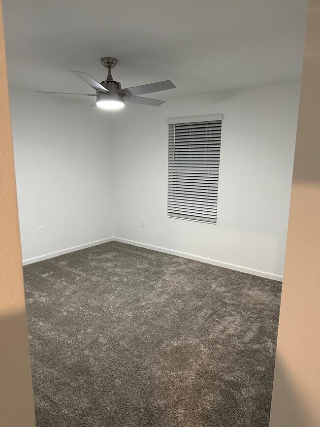 Building Photo - 4 Bed / 2.5 Bath Home – Available Septembe...