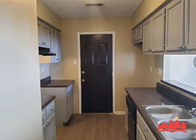 Building Photo - 3902 Ross Rd