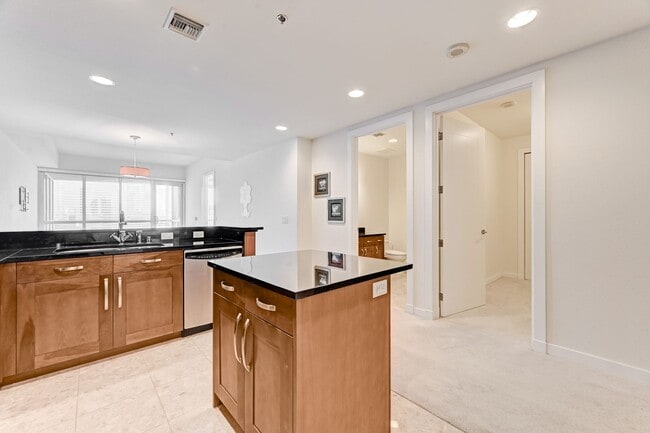 Building Photo - Panorama Towers 1