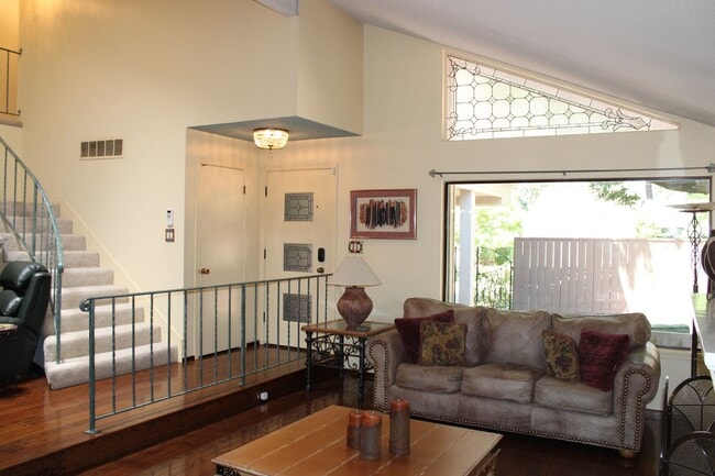 Building Photo - 400 Hartnell Pl