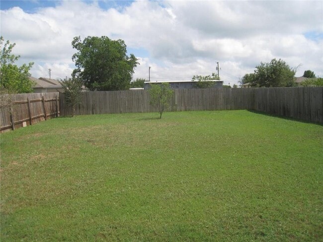 Building Photo - 236 Moonstone Dr