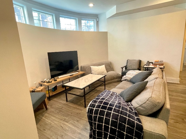 Building Photo - 12 Braemore Rd