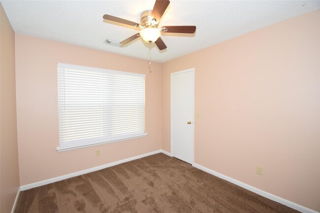 Building Photo - 18010 Golden Ridge Dr