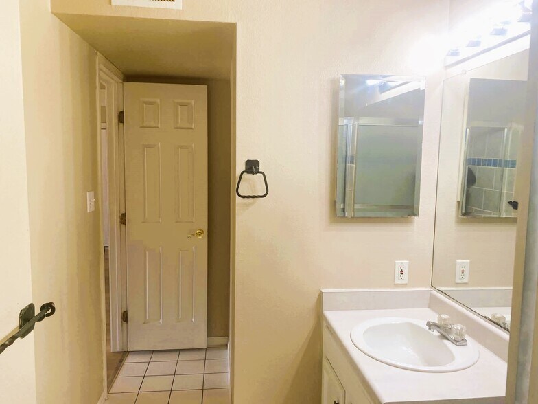 Building Photo - 4400 S Quebec St