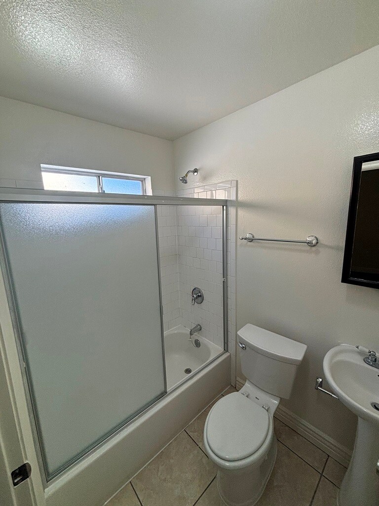 Building Photo - 327 E 106th St