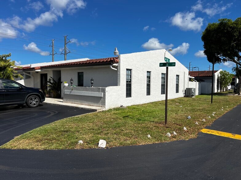 Building Photo - 9466 SW 5th Ln