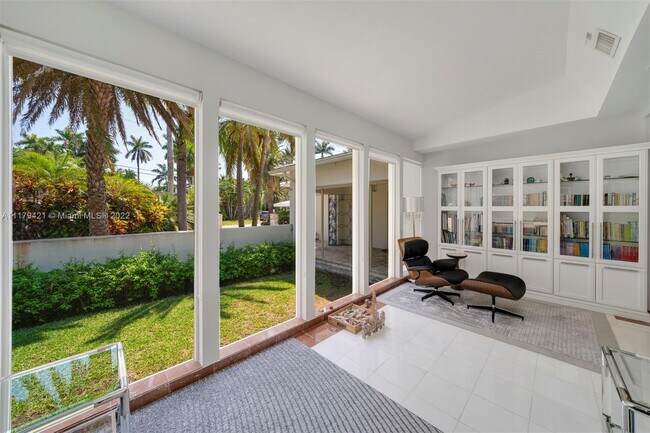 Building Photo - 1745 W 24th St