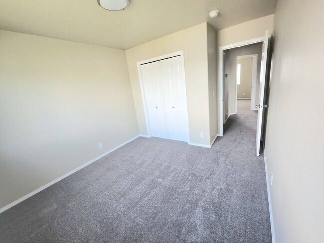 Building Photo - Move In Special- $500.00