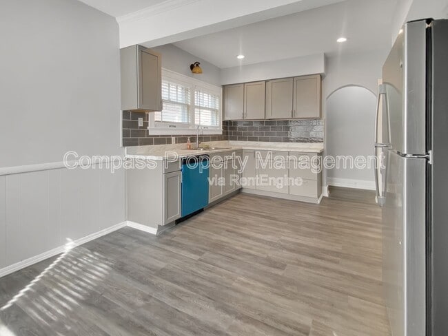 Building Photo - 1131 Benjamin Ave SE