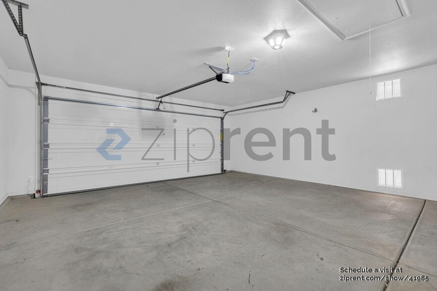 Building Photo - 1704 Tenen Pass Dr