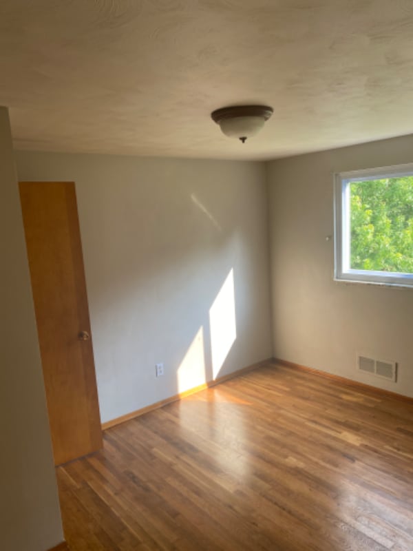 Building Photo - 412 Oak Ave
