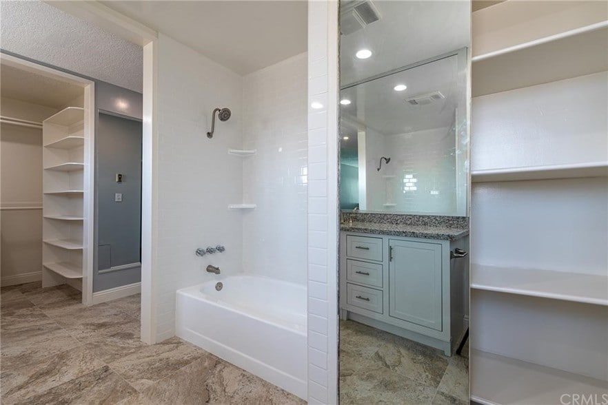 Building Photo - 5300 Fairview Blvd