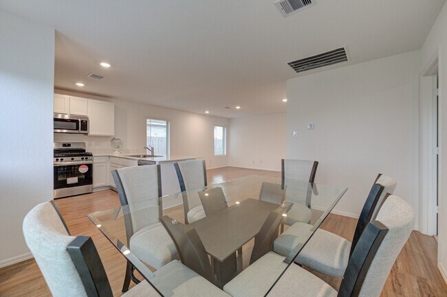 Building Photo - 3110 Spanish Oak Ln