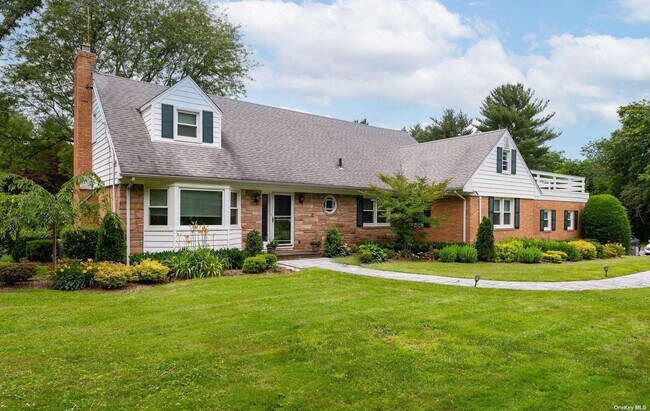 Building Photo - 10 Old Westbury Rd