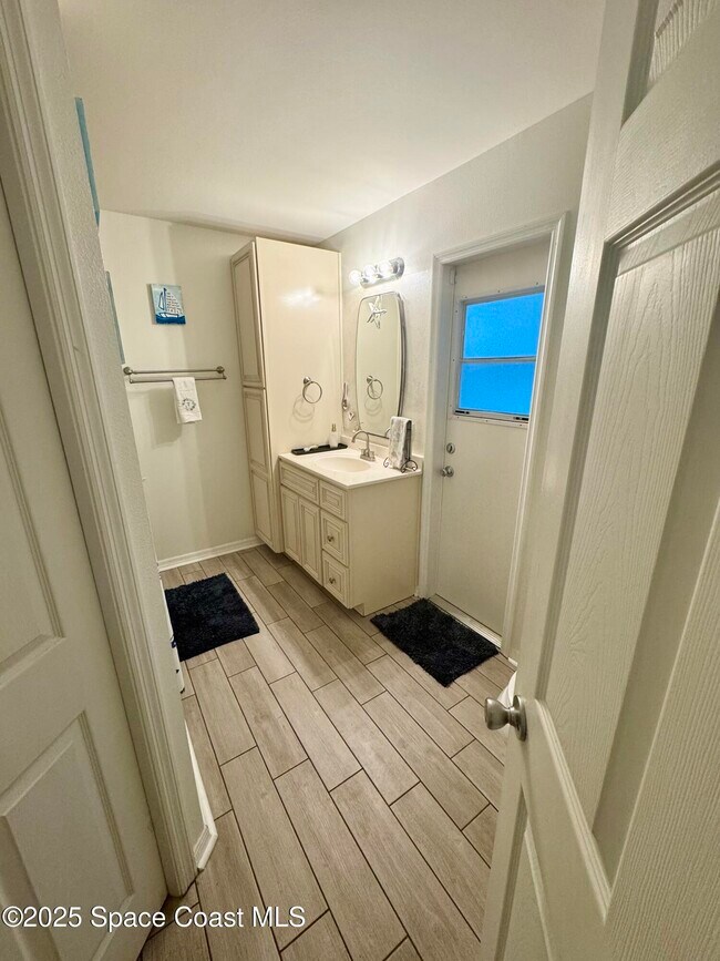 Building Photo - 1245 Ambra Dr
