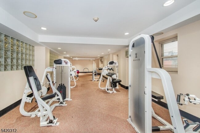 Building Photo - 70 S Munn Ave