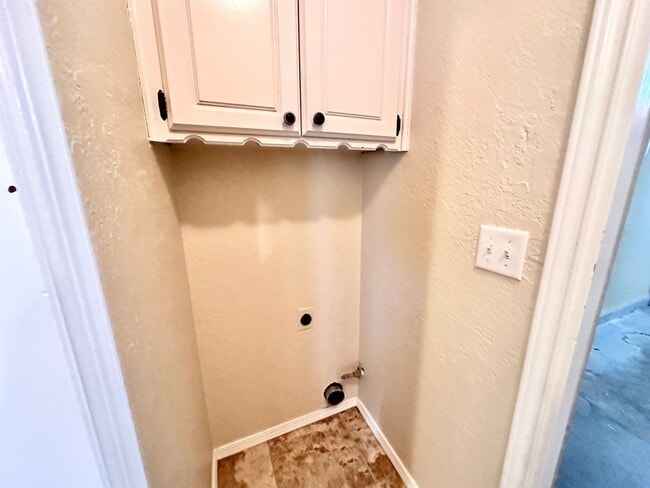 Building Photo - Spacious three bed home in Moore