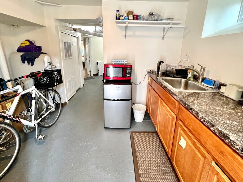 Building Photo - 17 Sunset St