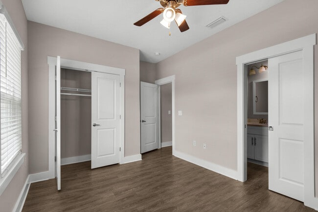 Building Photo - 384 Date Palm Ln