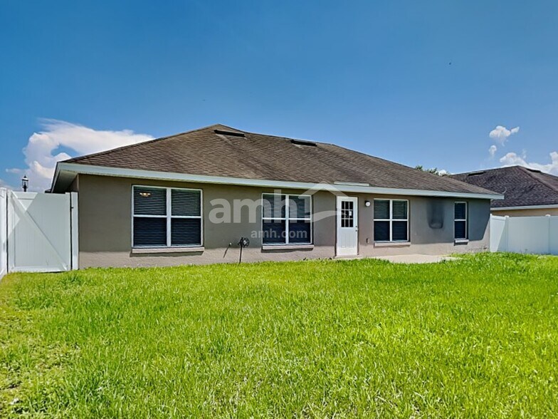 Building Photo - 2070 Big Buck Dr