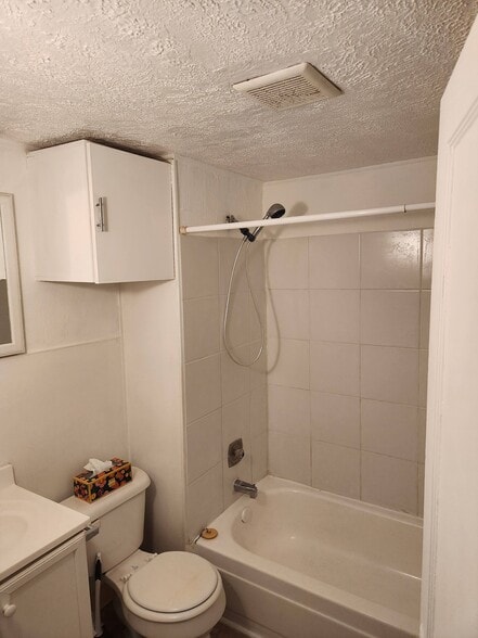 Building Photo - 23246 Alexander Rd