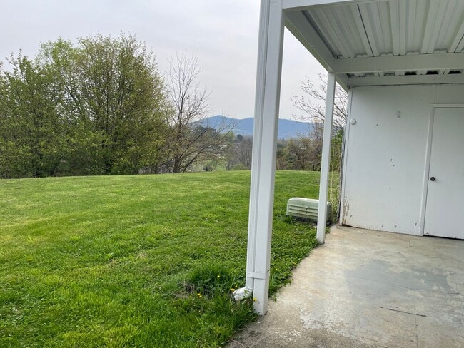 Building Photo - 6491 Carefree Ln