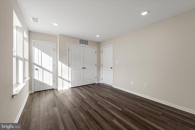 Building Photo - 403 18th Ave