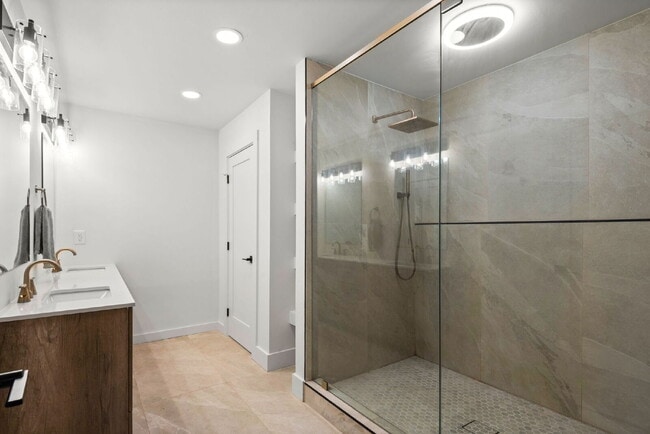 Building Photo - "Renovated 4-Bedroom in Rocky Bayou Estates!"