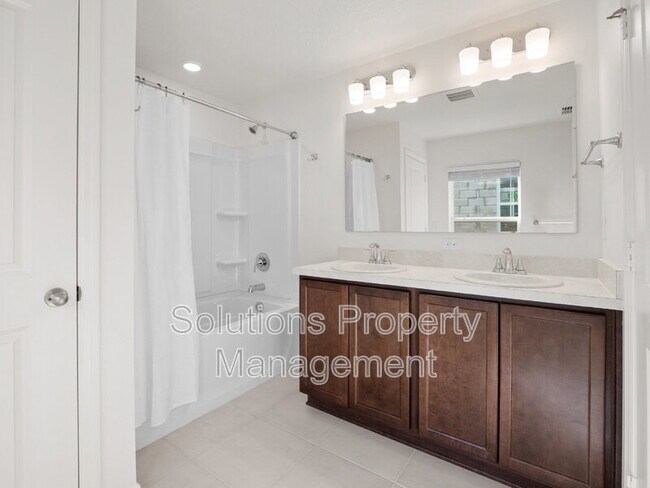 Building Photo - 2192 Vinifera Dr