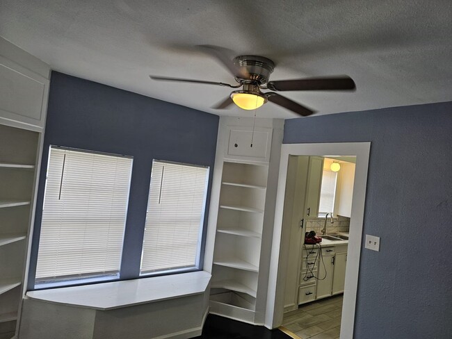 Building Photo - 2 bedroom house for rent in Downtown Killeen