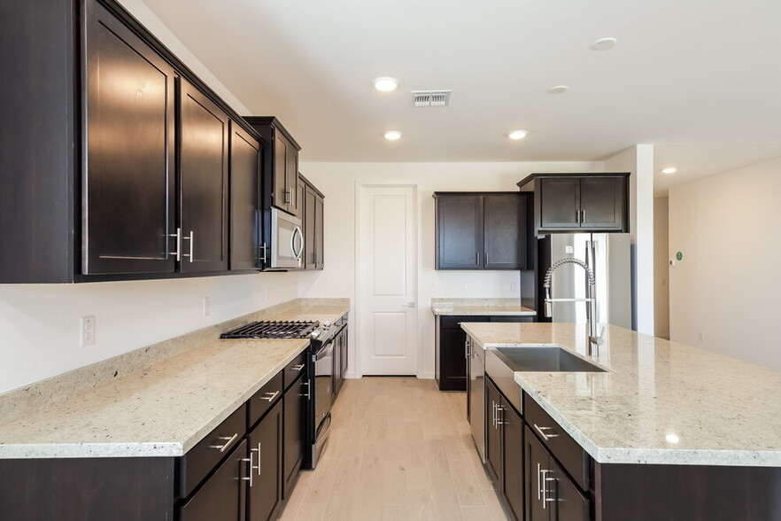 Building Photo - 20192 W Palo Verde Dr