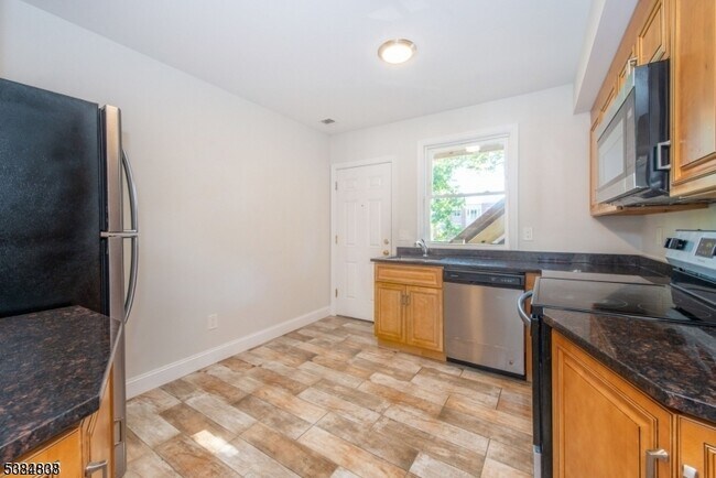 Building Photo - 15 Olyphant Pl
